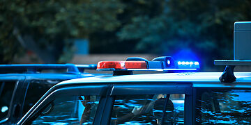 Policijos mašinos miške