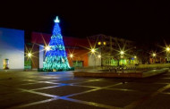 Gražioji Plungės miesto Kalėdų eglė žmones džiugins iki vasario pradžios