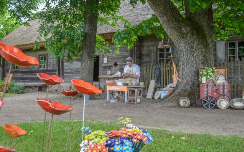 Kleboniškių kaimas atgijo – vyko pirmoji senųjų amatų ir edukacijų diena