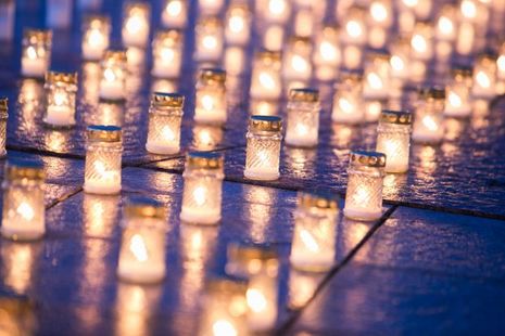 Vilniaus Katedros aikštėje kviečiama uždegti žvakes Antrojo pasaulinio karo aukoms atminti