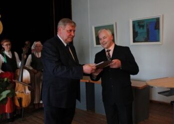 Mažeikiškiui Algirdui Vilkui iškilmingai įteikta Krašto kultūros premija
