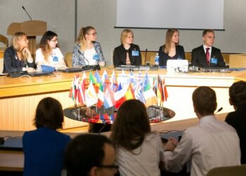 Vyriausybė ir vėl buria šešėlinį ministrų kabinetą