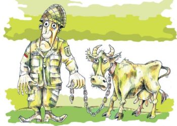 Jaunasis ūkininkas karvės prie tanko nepririš