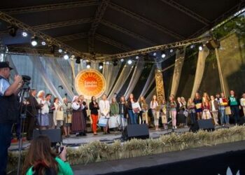 Respublikinio piešinių konkurso „Langas į Lietuvą“ dalyvių paroda – „Saulės žiedo“ žiedlapis