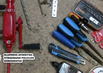 Atsakomybės sulauks basas po miegančių klaipėdiečių namus slankiodavęs vagis (video)