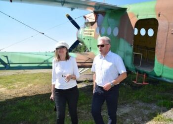 Mažeikiuose lankėsi viešnia iš Amerikos – lakūno Julijono Kumpikevičiaus dukra