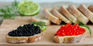 Lengvi receptai Naujiesiems: išbandykite užkandžius su ikrais ir krabų lazdelėmis