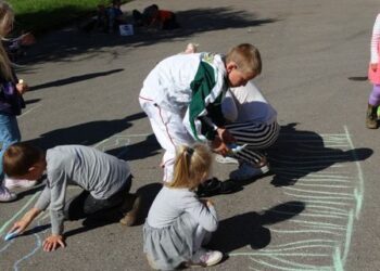 Inkaklių M-DC piešimo ant asfalto paroda „Keliauju po Lietuvą“