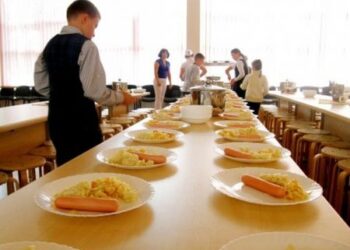 Kas kaltas, kad vaikai nenori valgyti mokykloje?