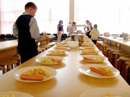 Kas kaltas, kad vaikai nenori valgyti mokykloje?