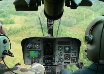 Dingusią 95-erių grybautoją pasieniečių pilotai aptiko sunkiai praeinamuose brūzgynuose