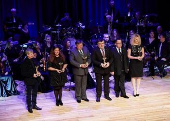 Įteikti prestižiniai apdovanojimai „Auksinis Feniksas”