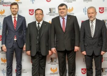 Įteikti prestižiniai apdovanojimai „Auksinis Feniksas”