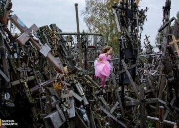 Kryžių kalno nuotrauka – tarp „National Geographic“ pasaulinio fotografijų konkurso laureatų