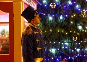 Paskambinti Kalėdų seneliui skubėjo ne tik vaikai, bet ir jų močiutės