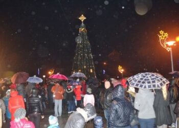 Įžiebta Kalėdų eglė