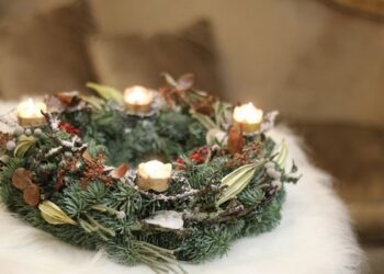 Dizainerės patarimai Kalėdiniam biuro ir namų dekorui