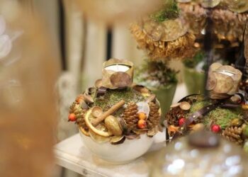 Dizainerės patarimai Kalėdiniam biuro ir namų dekorui