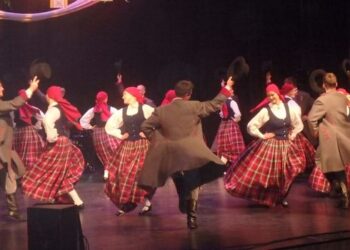 Šeštadienį Plungės kultūros centras aidėjo nuo liaudies muzikos ir šokių