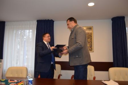 Palangos meras Š.Vaitkus ir Lietuvos krepšinio federacijos vadovas A.Sabonis savo parašais patvirtino bendradarbiavimo plėtrą