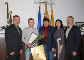 „Globalios Lietuvos“ apdovanojimų laureatas A. Bijanskis pagerbtas Savivaldybėje