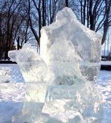 Maironio parką papuošė ledo skulptūros