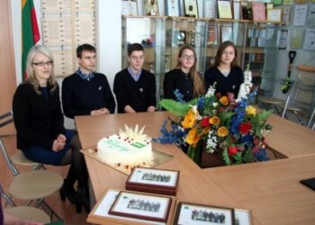 Pasveikinti Šiaulių moksleiviai – viktorinos „Mokesčiai sugrįžta kiekvienam“ finalininkai