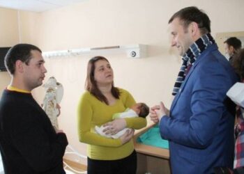 Pasveikinta pirmoji šiais metais gimusi šiaulietė