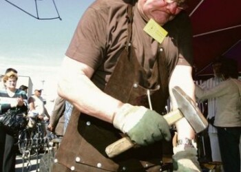 „Aukso vainikas“ – už kryžius ir saulutes