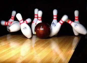 Plungėje vyko tradicinis politinių partijų Plungės skyrių komandų boulingo turnyras