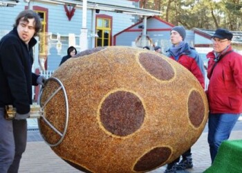 Palangos J. Basanavičiaus gatvė pasidabino įspūdinga Margučių alėja