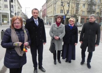 Bendruomenė bulvarą papuošė pavasariui…