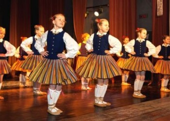 Plungės kultūros centre – Tarptautinis liaudiškų šokių ir muzikos festivalis  ,,Kovo 11-osios vaikai”