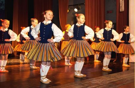 Plungės kultūros centre – Tarptautinis liaudiškų šokių ir muzikos festivalis  ,,Kovo 11-osios vaikai