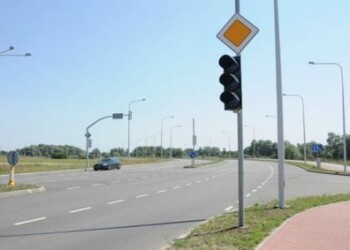 Greitį mėgstančius vairuotojus drausmins išmanieji šviesoforai