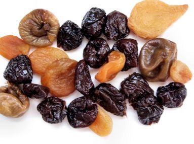 Ar žinojote, kad vietoj saldžios kavos suvalgę saują džiovintų vaisių pajusite dvigubą naudą?