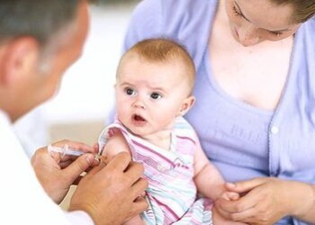 Medikai paneigia šešis dažniausius mitus apie skiepus