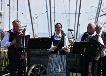 Nidoje šurmuliavo „Žiobrinės“ (akimirkos)