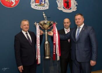 Į Telšius atvežta LFF taurė