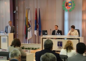 Parlamentarai aptarė koncertų salės atnaujinimą ir naujos poliklinikos statybas