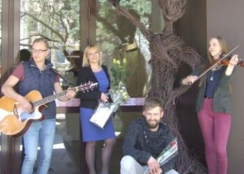 Teatro prieigose apsigyveno floristinės mūzos