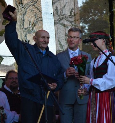 Ženklu „Už nuopelnus Jurbarko kraštui“ apdovanotas ilgametis bandonininkas Benediktas Toliušis