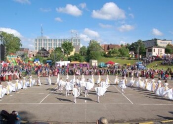 Simfoninė muzika, tarptautinis folkloro festivalis ir daugybė kitų malonių netikėtumų – savaitgalį vyko Plungės mieste
