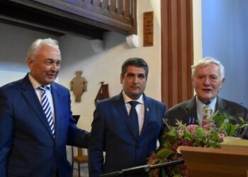 Prezidentui Valdui Adamkui įteiktas medalis „Už nuopelnus Neringai“