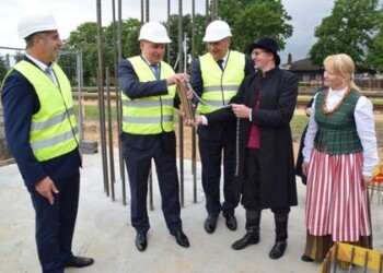 Paskelbta moderniausio šalyje pėsčiųjų viaduko per geležinkelį statybos pradžia