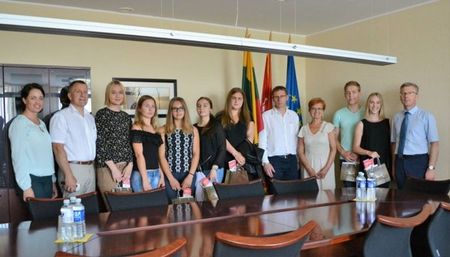 Jaunieji ambasadoriai atstovaus Jurbarko rajonui ir Lietuvai tarptautinėse stovyklose
