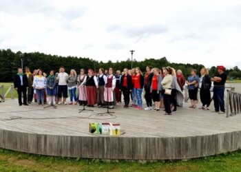 Etnokultūrinėje stovykloje – šimtai tradicijas puoselėjančių vaikų
