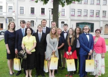 Geriausiems Šiaulių miesto abiturientams – mero sveikinimai ir dovanos