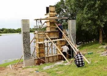Girdžiuose kyla Gediminaičių stulpai