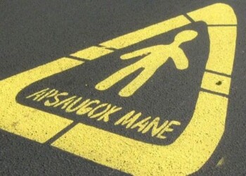 „Lietuvos draudimas“ ir Kretingos rajono savivaldybė ragina rūpintis moksleivių saugumu keliuose